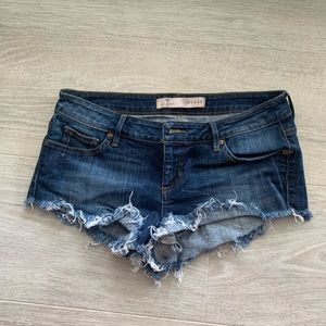 Guess shorts size 28